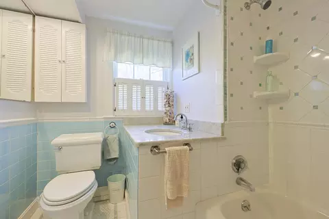 Bath - 95 Kingston Rd, Exeter, NH 03833 photo 2 of 4