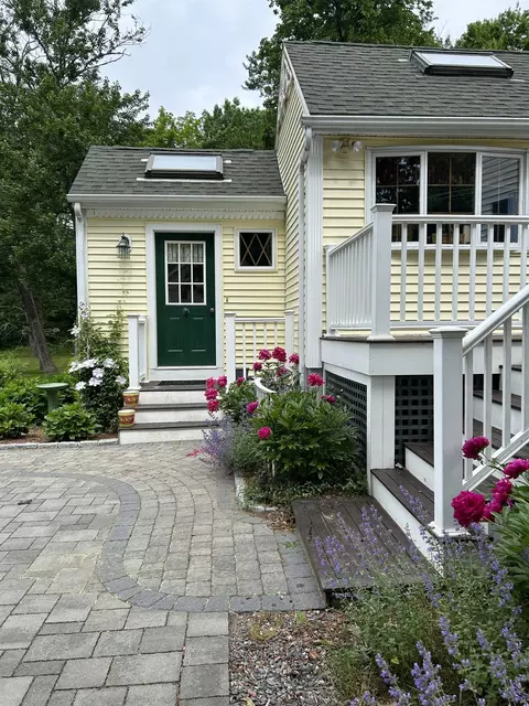 Exterior - 95 Kingston Rd, Exeter, NH 03833 photo 13 of 16