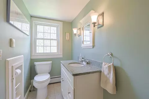 Bath - 95 Kingston Rd, Exeter, NH 03833 photo 3 of 4