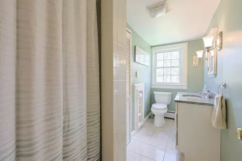 Bath - 95 Kingston Rd, Exeter, NH 03833 photo 4 of 4
