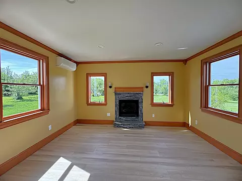 Living - 194 S Bingham St, Cornwall, VT 05753 photo 5 of 6