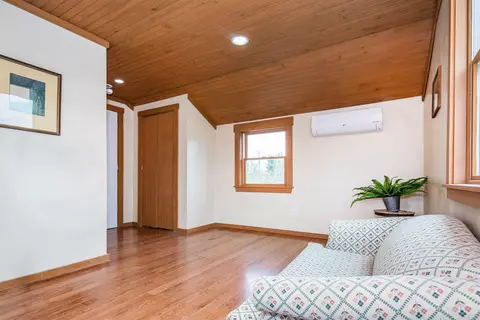 Entry Way - 194 S Bingham St, Cornwall, VT 05753 photo 6 of 7