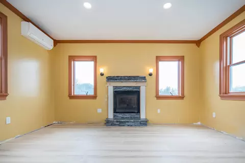 Living - 194 S Bingham St, Cornwall, VT 05753 photo 3 of 4