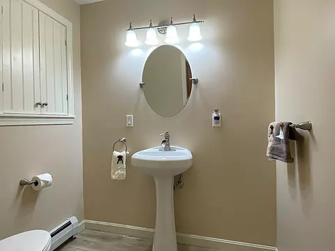 Bath - 194 S Bingham St, Cornwall, VT 05753 photo 2 of 7