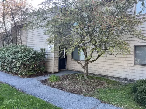 59 Hawthorne Cir, South Burlington, VT 05403
