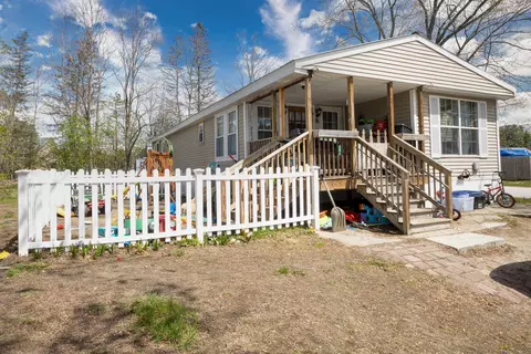 2 Puritan Ln, Ossipee, NH 03814