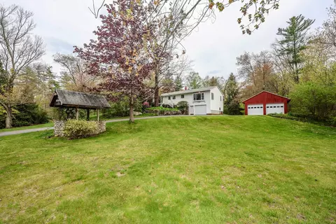 78 Amherst Rd, Merrimack, NH 03054