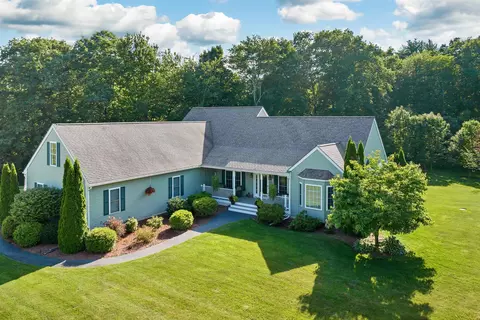 3 Mayfly Ln, Raymond, NH 03077