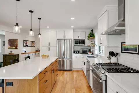 Kitchen - 17 Winding Brook Rd, Jericho, VT 05465 photo 5 of 7