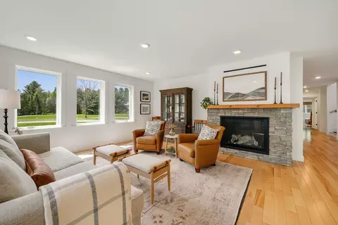 Living - 17 Winding Brook Rd, Jericho, VT 05465 photo 3 of 4