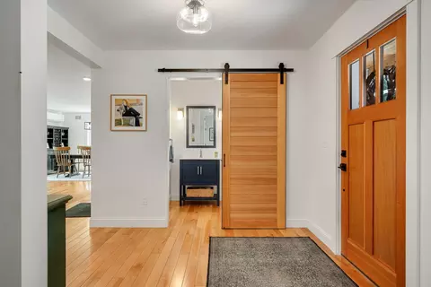 Entry Way - 17 Winding Brook Rd, Jericho, VT 05465 photo 2 of 10