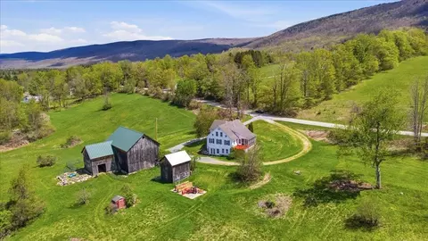 971 S Stream Rd, Bennington, VT 05201
