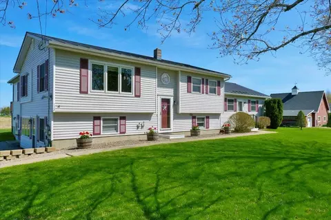 132 E Shore South Rd, Grand Isle, VT 05458