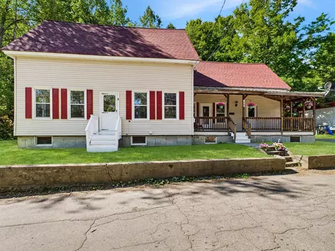 30 Spring St, Colebrook, NH 03576