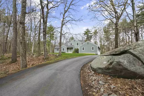 9 Maxwell Dr, Brookline, NH 03033