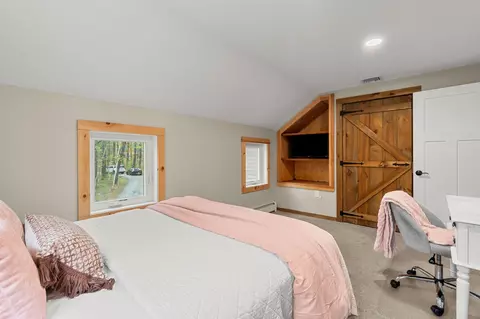 Bedroom - 32 Morrison Rd, Windham, NH 03087 photo 7 of 10
