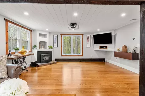 Living - 32 Morrison Rd, Windham, NH 03087 photo 1 of 2