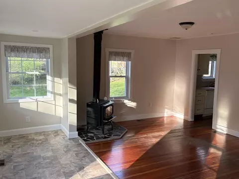 Living - 80 St Laurent St, Epping, NH 03042 photo 3 of 4