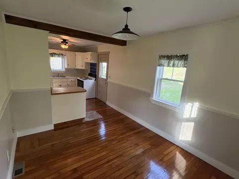 Dining - 80 St Laurent St, Epping, NH 03042 photo 1 of 1