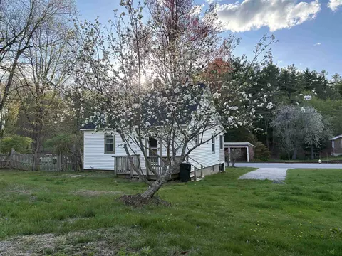 Exterior - 80 St Laurent St, Epping, NH 03042 photo 3 of 5