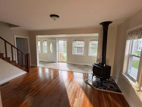 Living - 80 St Laurent St, Epping, NH 03042 photo 1 of 4