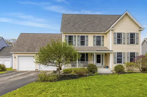 8 Mason Dr, Stratham, NH 03885