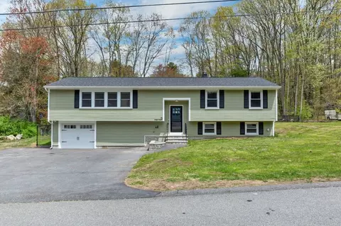 13 Doris St, Derry, NH 03038