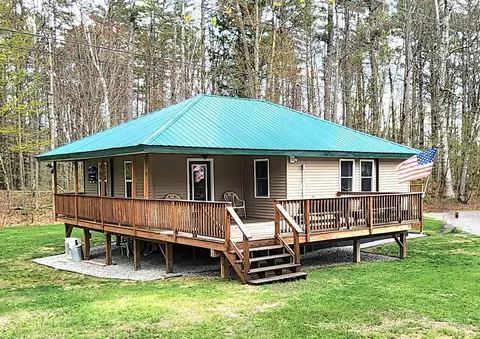 101 Birchview Ln, Rumney, NH 03266
