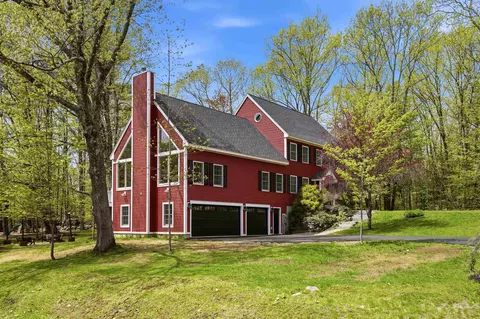 29 Overlook Dr, Newfields, NH 03856