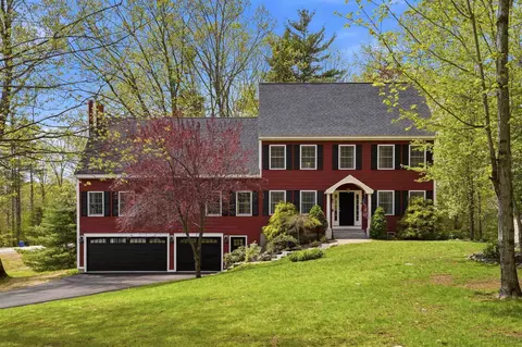 29 Overlook Dr, Newfields, NH 03856