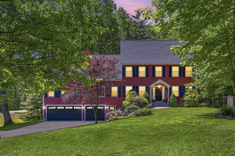 29 Overlook Dr, Newfields, NH 03856