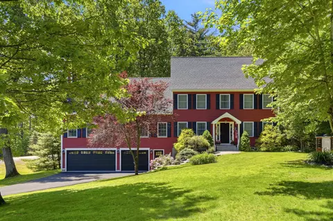 29 Overlook Dr, Newfields, NH 03856