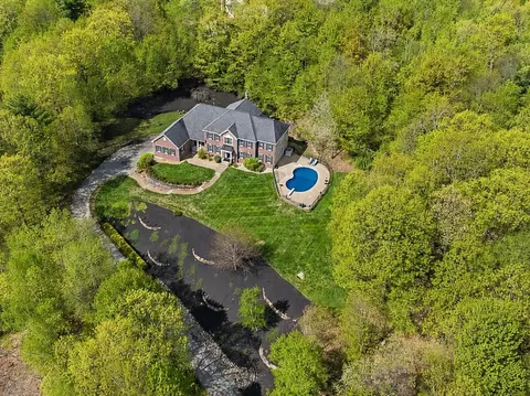 25 Ellison Dr, Bedford, NH 03110