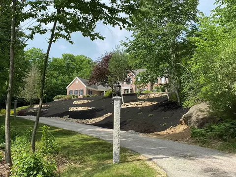 25 Ellison Dr, Bedford, NH 03110