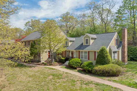 3 Seaver Brook Ln, Plaistow, NH 03865