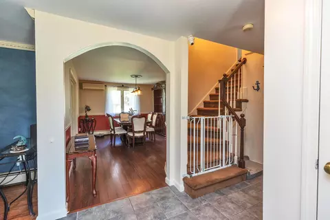 Entry Way - 6 Nancy Ln, Hooksett, NH 03106 photo 4 of 4