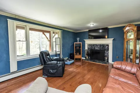 Living - 6 Nancy Ln, Hooksett, NH 03106 photo 4 of 4