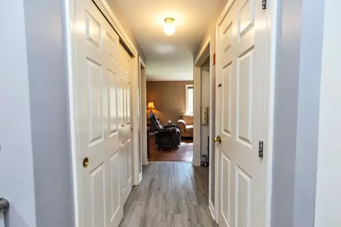 Entry Way - 6 Nancy Ln, Hooksett, NH 03106 photo 3 of 4