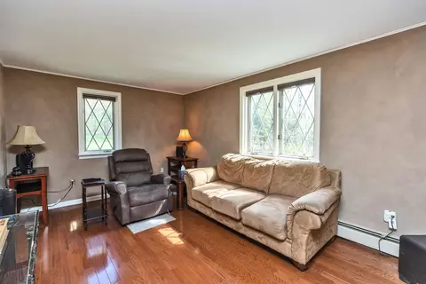 Living - 6 Nancy Ln, Hooksett, NH 03106 photo 3 of 4
