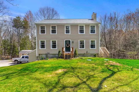 75 Mcdaniel Shore Dr, Barrington, NH 03825