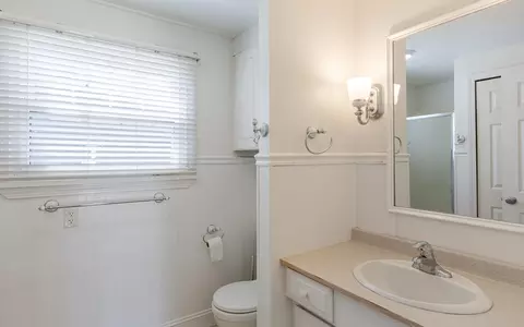 Bath - 47 Baker St, Keene, NH 03431 photo 1 of 3