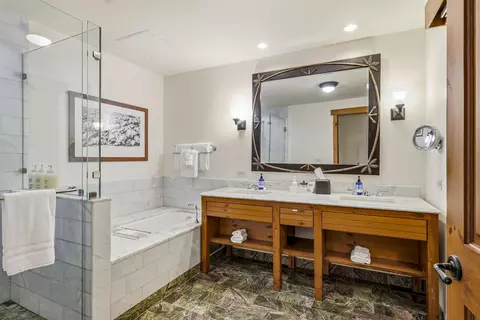 Bath - 7412 Mountain Rd #1206, Stowe, VT 05672 photo 1 of 4