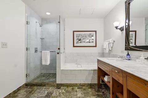 Bath - 7412 Mountain Rd #1206, Stowe, VT 05672 photo 3 of 4