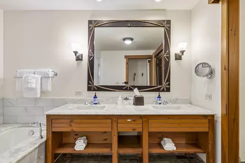 Bath - 7412 Mountain Rd #1206, Stowe, VT 05672 photo 2 of 4
