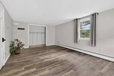 Living - 172 Warner Hill Rd, Derry, NH 03038 photo 5 of 6