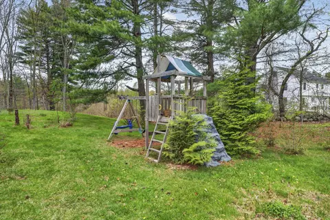 Exterior - 172 Warner Hill Rd, Derry, NH 03038 photo 10 of 11