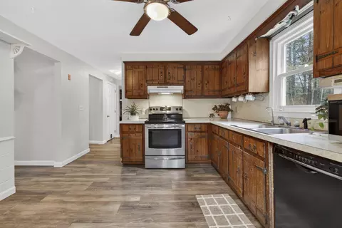 Entry Way - 172 Warner Hill Rd, Derry, NH 03038 photo 1 of 1