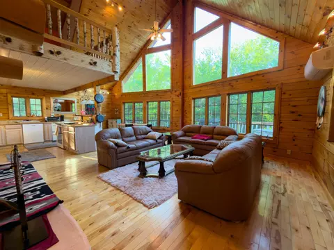 1988 Hudson Rd, Waterford, VT 05848