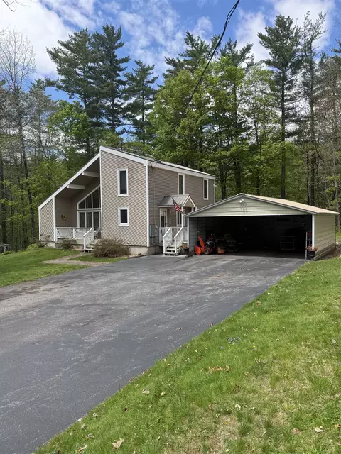 13 Country Rd, Hampstead, NH 03826