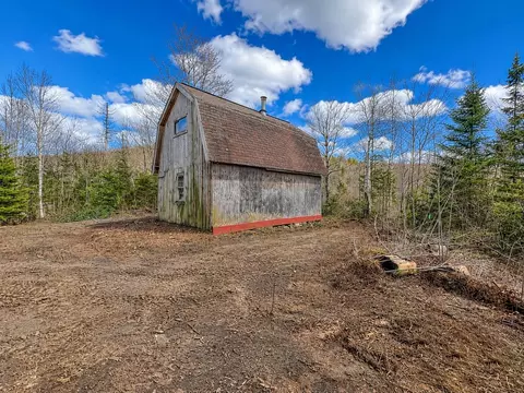 2900 Old Duck Pond Rd, Sheffield, VT 05866